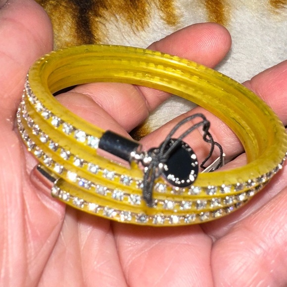 Marc Jacobs slinky bracelet in yellow with silver charms New - Picture 3 of 3